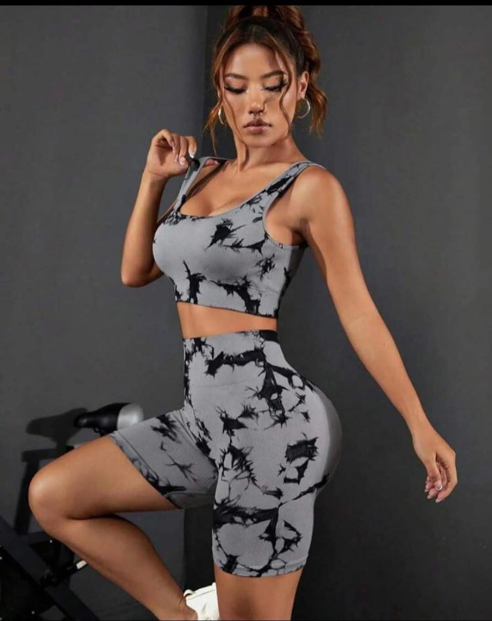 Conjunto de licra corta y top marmoleado0